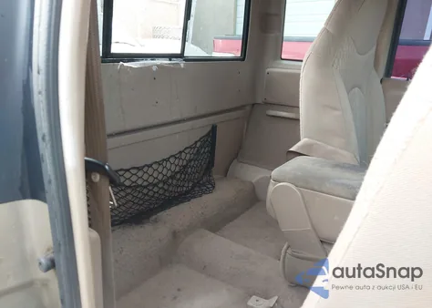 2002 Mazda B3000 Ds z USA, uszkodzony, nr VIN 4F4YR16U02TM13084